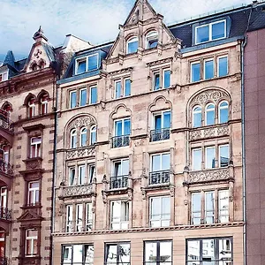Five Elements And Capsules Frankfurt Hostel