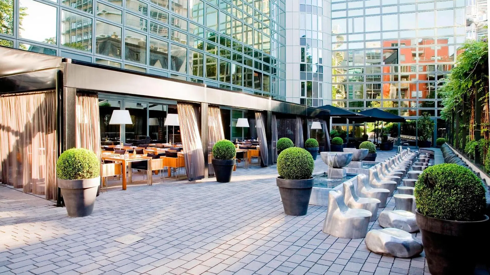 Roomers Frankfurt Central, Autograph Collection Frankfurt am Main 5*,