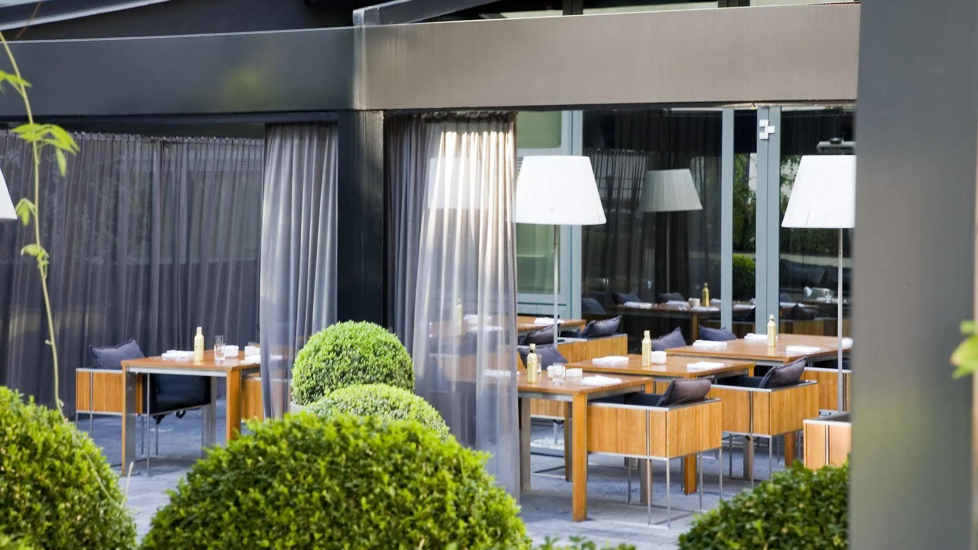 Roomers Frankfurt Central, Autograph Collection Frankfurt am Main 5*,